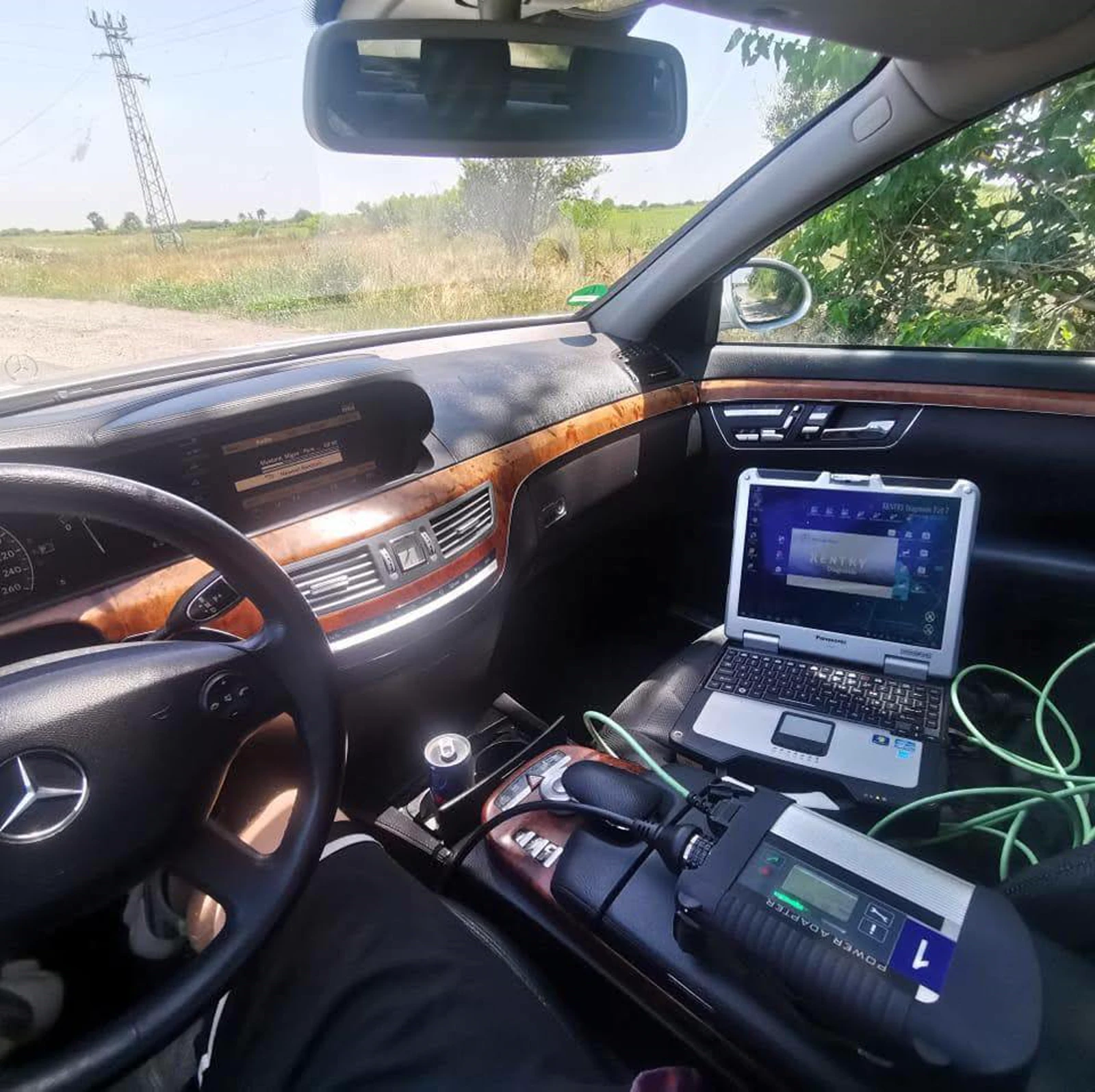 Star Diagnosis, работещ на реален Mercedes, с реални стойности на екрана
